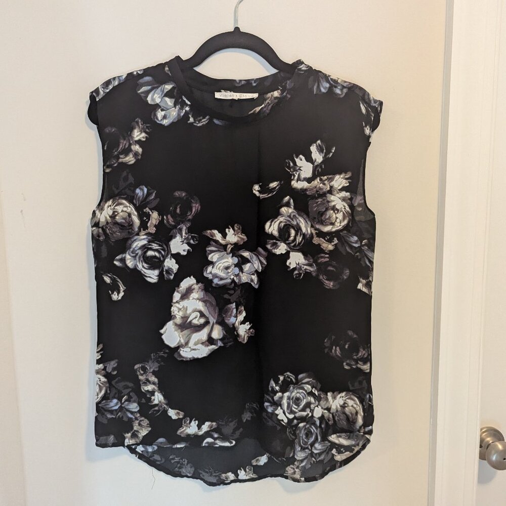 Violet & Claire black floral sleeveless blouse, Size S